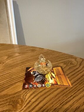 Bakugan Rare Translucent Tigrerra figure